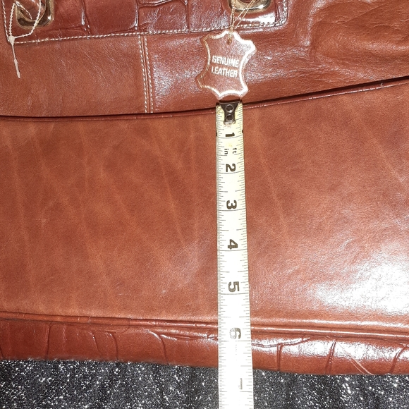 Leather  travel bag color more like caramel - Picture 7 of 8